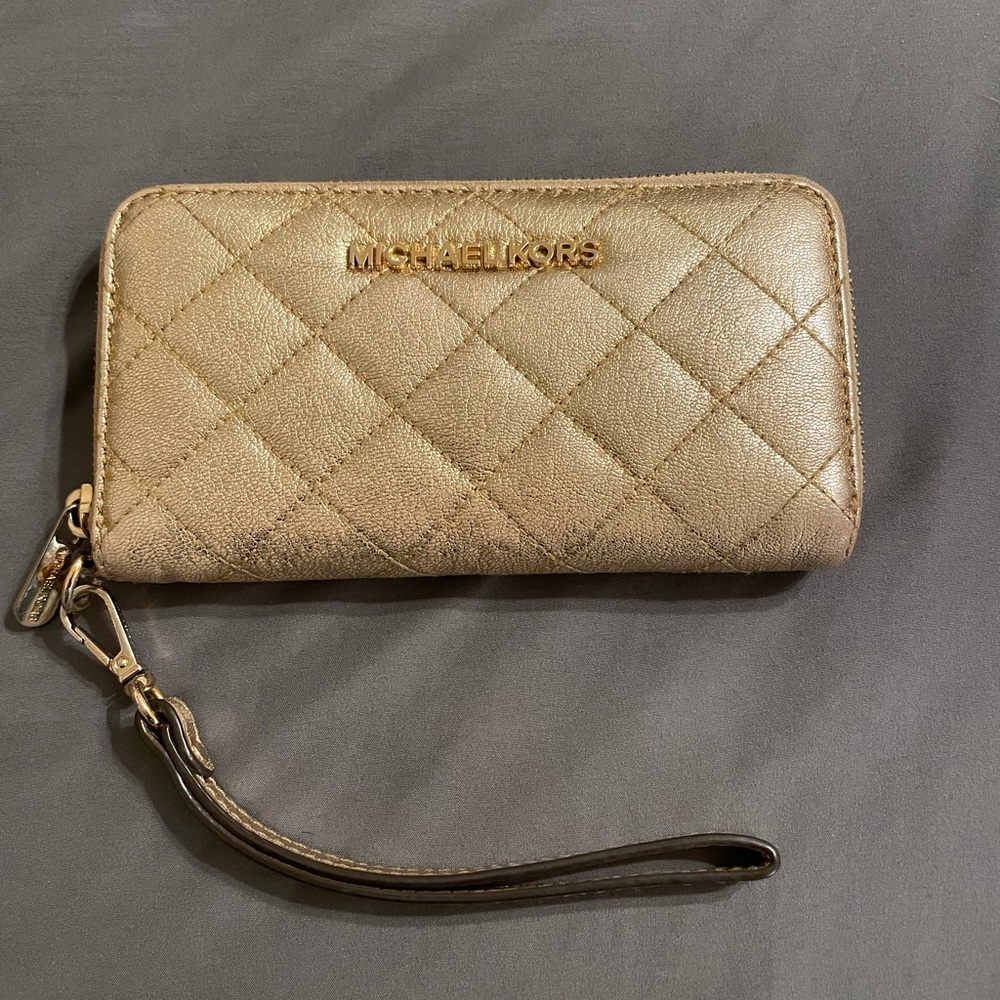 USED GOOD CONDITION - Gold Michael Kors Wallet